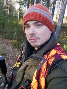 Onks tukka hyvin, näkyyks antennit?