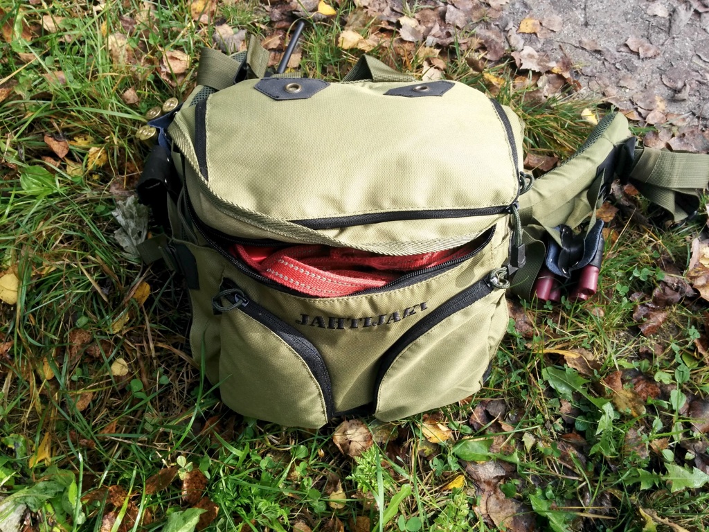 Geronimo-vyölaukun verkkotasku jää piiloon vyölaukun kannen alle