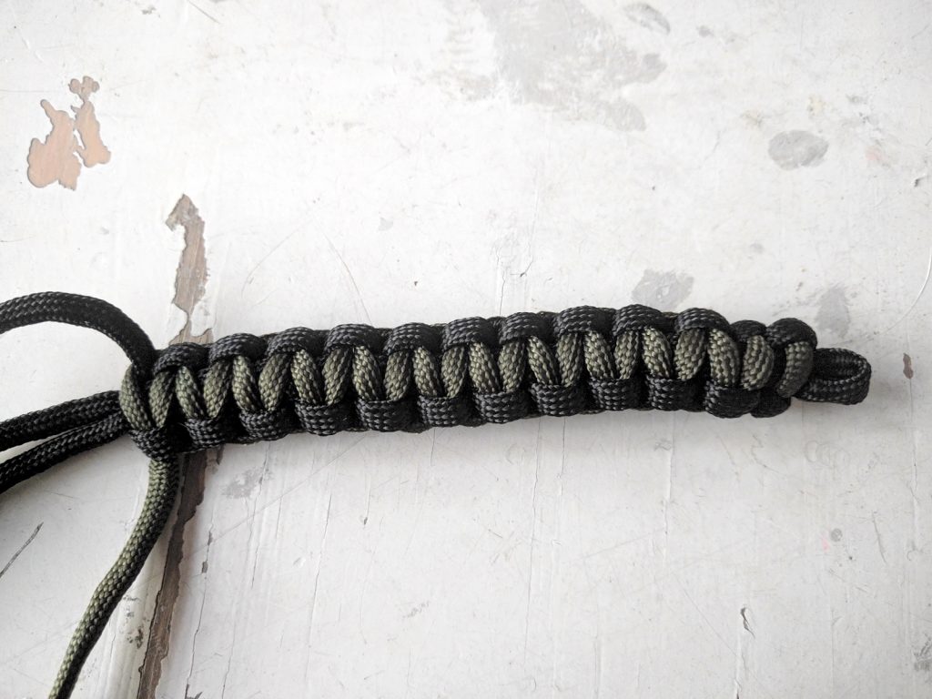 Kobrasolmu tai englanniksi kobra stitch