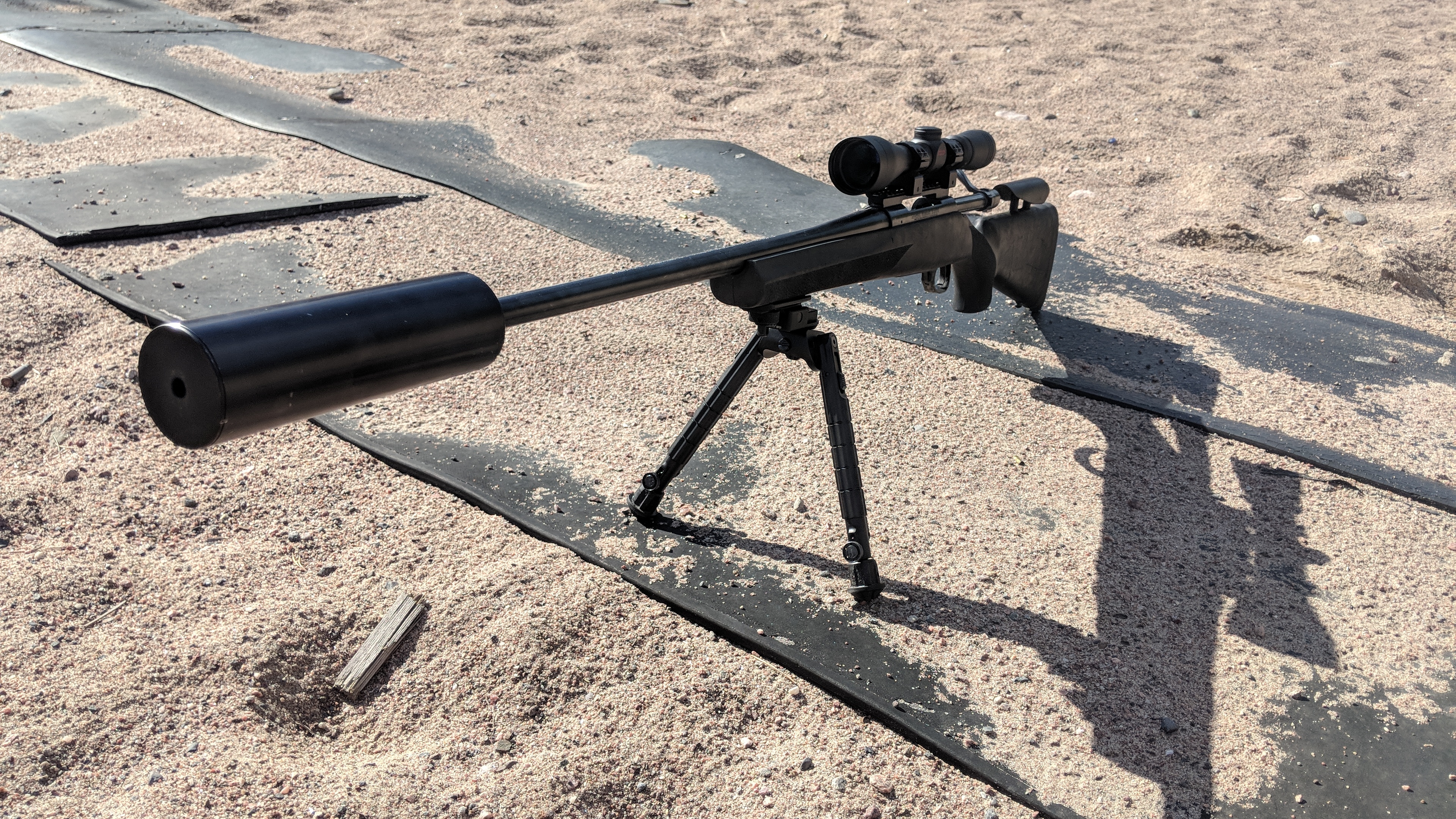 UTG Recon 360 bipodi tositoimissa