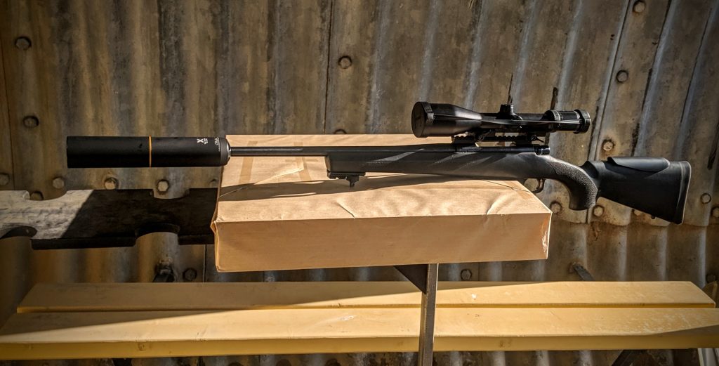 Vaimennin vaikuttaa aseen tasapainoon. Stalon X108 tulee isolta osalta piipun päälle.