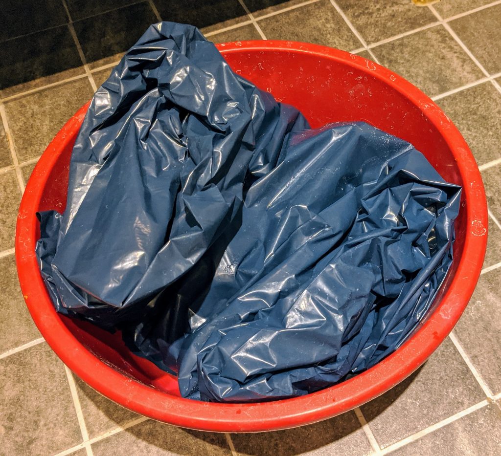 Näädät parkitusliemessä